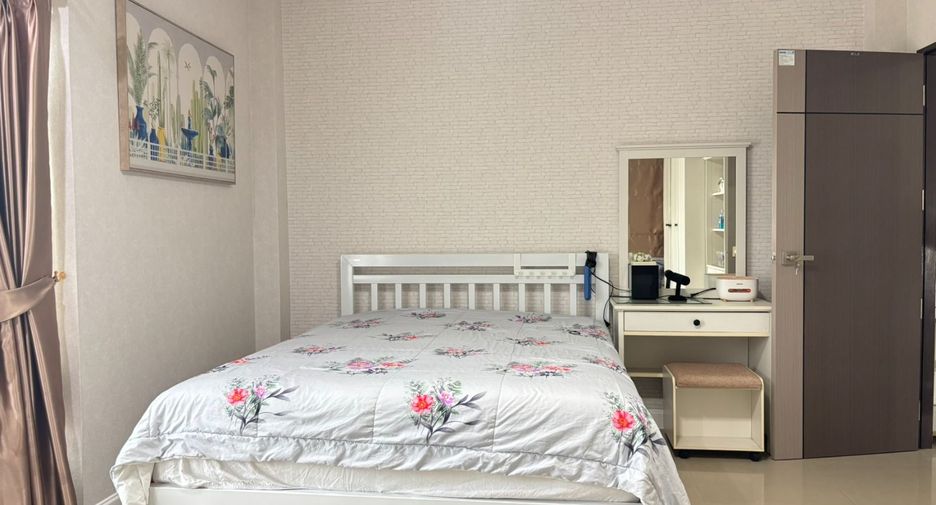 For sale 4 bedrooms house in East Pattaya, Pattaya