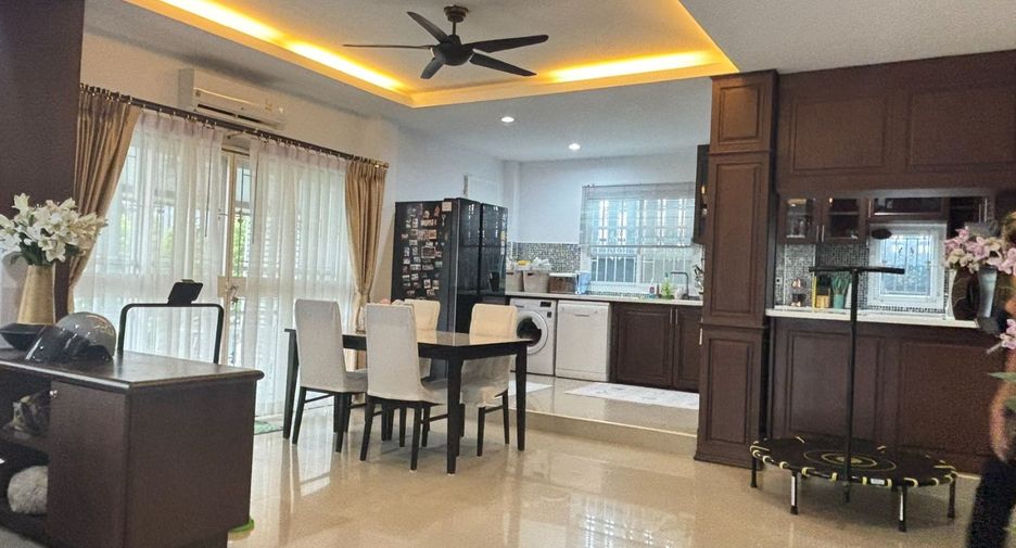 For sale 4 bedrooms house in East Pattaya, Pattaya