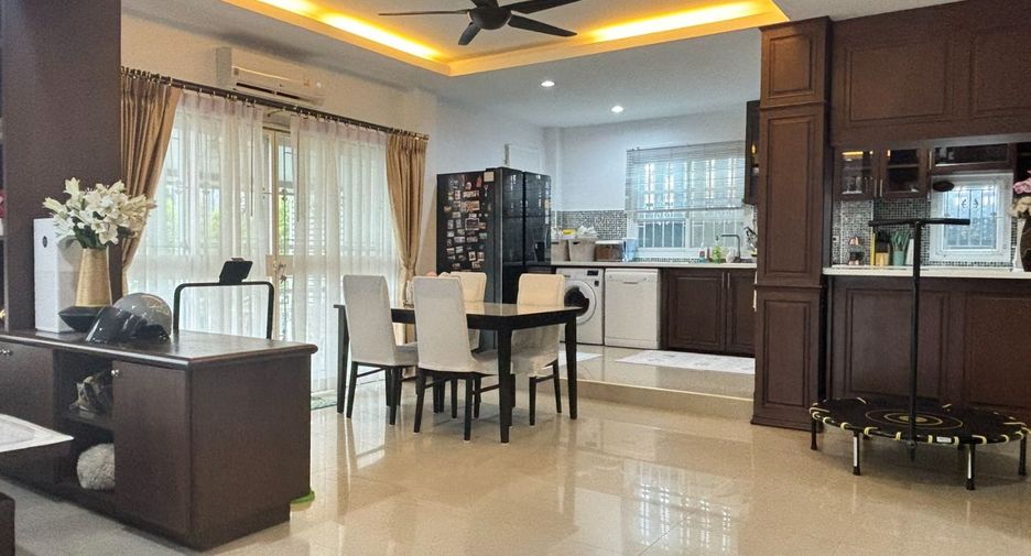 For sale 4 bedrooms house in East Pattaya, Pattaya