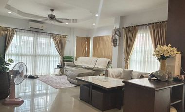 For sale 4 bedrooms house in East Pattaya, Pattaya