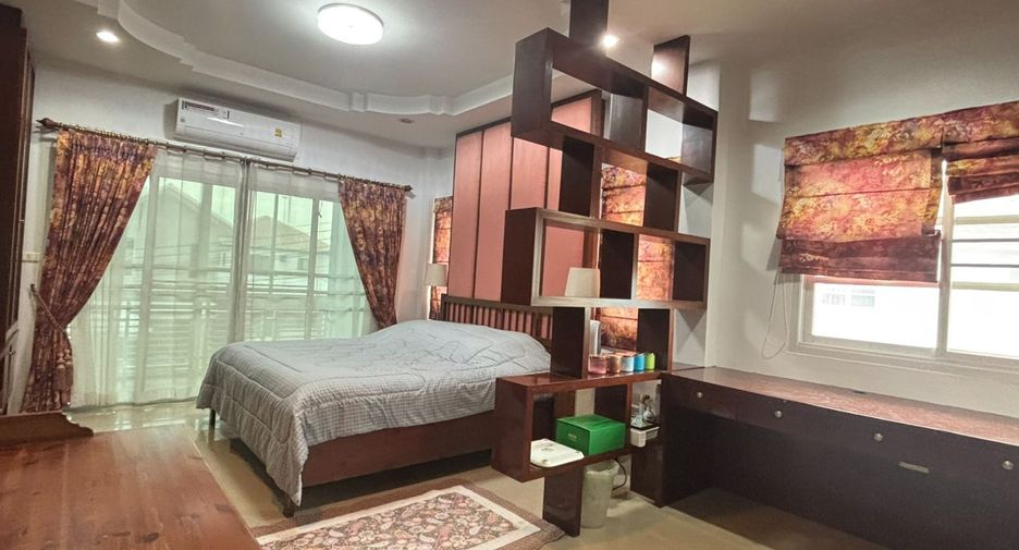 For sale 4 bedrooms house in East Pattaya, Pattaya