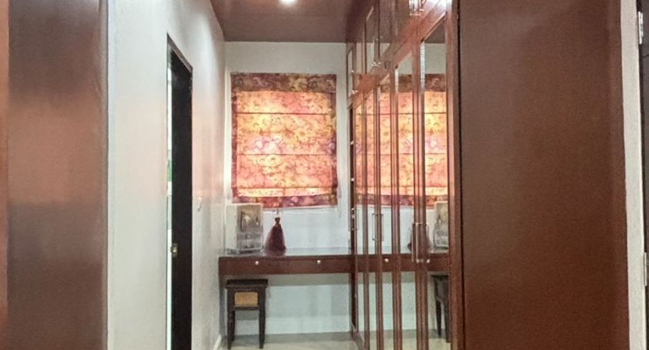 For sale 4 bedrooms house in East Pattaya, Pattaya