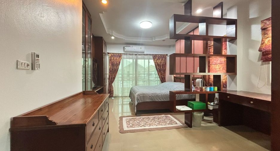 For sale 4 bedrooms house in East Pattaya, Pattaya