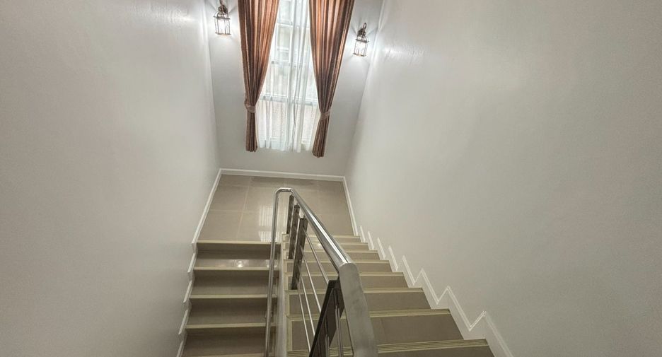 For sale 4 bedrooms house in East Pattaya, Pattaya