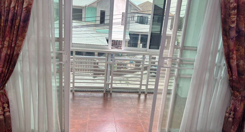 For sale 4 bedrooms house in East Pattaya, Pattaya