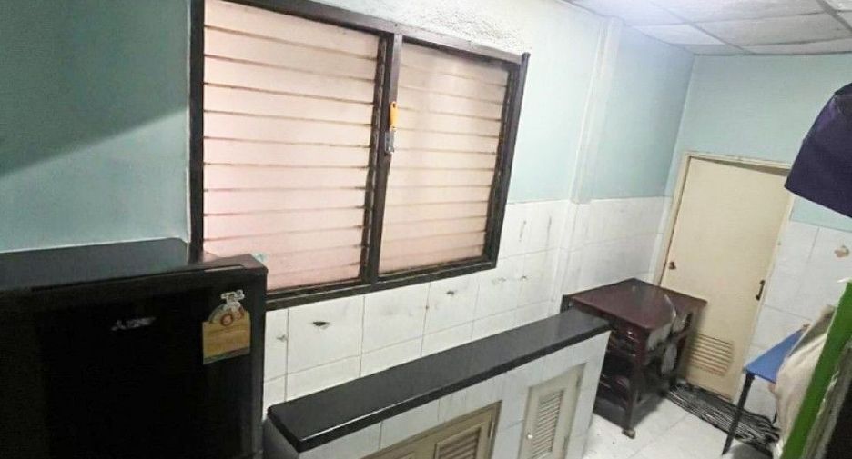 For sale 2 ベッドルーム townhouse in Nong Chok, Bangkok