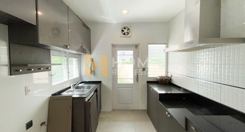 Casa en venta de 4 habitaciones en Bang Khen, Bangkok