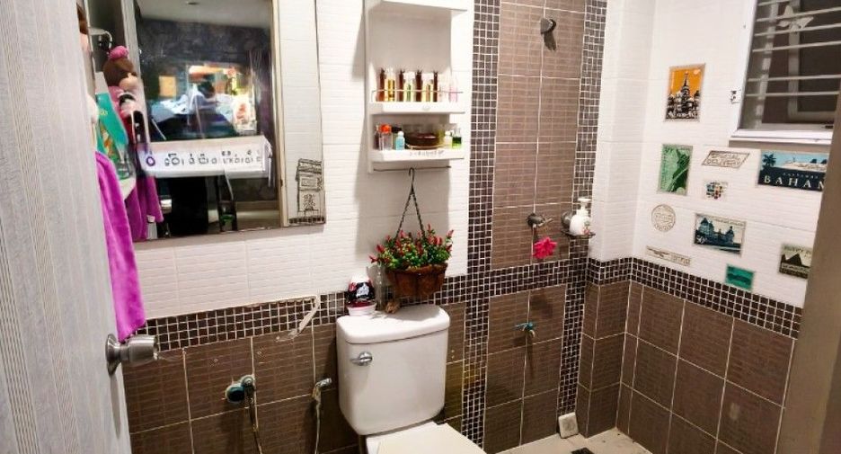 For sale 3 ベッドルーム townhouse in Mueang Chon Buri, Chonburi