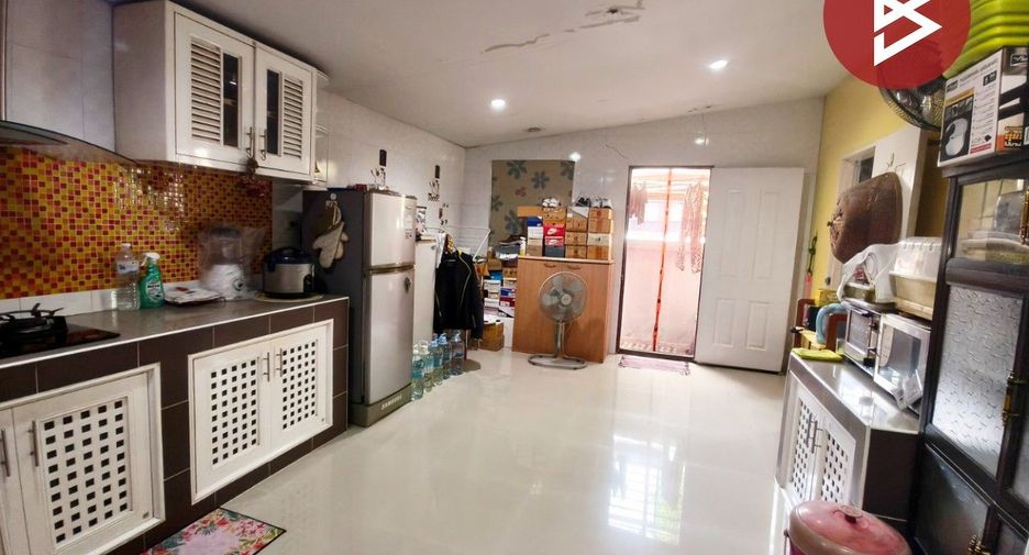 For sale 3 ベッドルーム townhouse in Mueang Chon Buri, Chonburi
