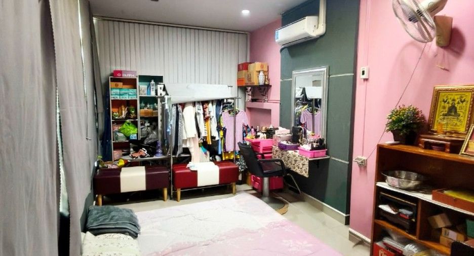 For sale 3 ベッドルーム townhouse in Mueang Chon Buri, Chonburi