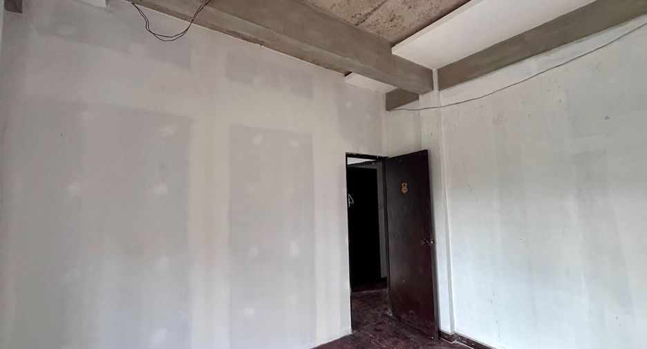 Gewerbefläche zur Miete und zum Kauf mit 5 Zimmer in Watthana, Bangkok