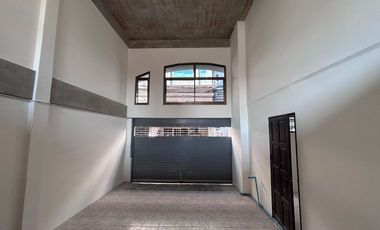 Аренда и продажа 5 спальни торговое помещение в Щаттхана, Бангкок