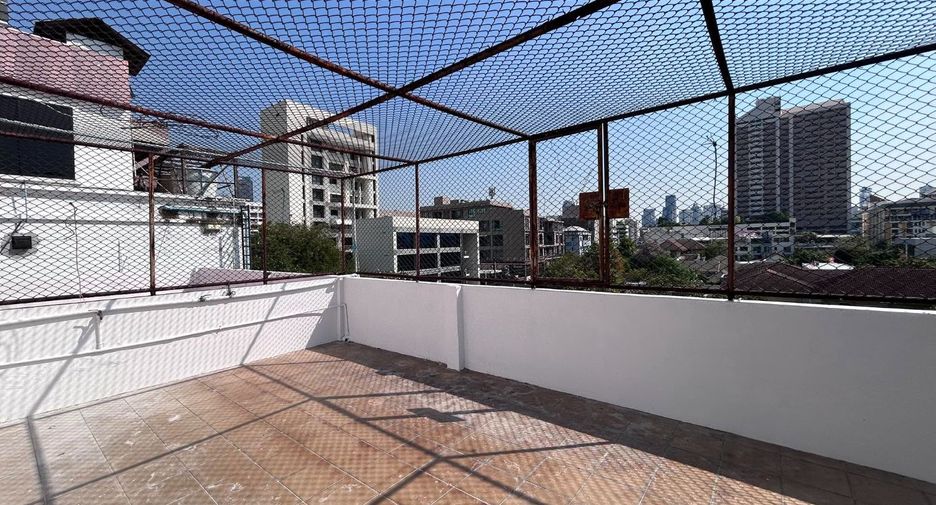Gewerbefläche zur Miete und zum Kauf mit 5 Zimmer in Watthana, Bangkok