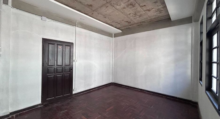 Gewerbefläche zur Miete und zum Kauf mit 5 Zimmer in Watthana, Bangkok