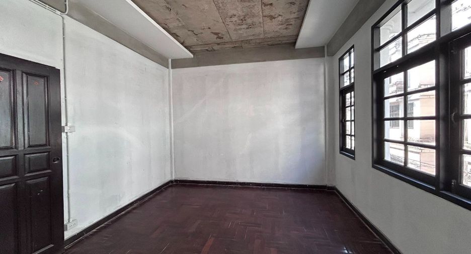 Gewerbefläche zur Miete und zum Kauf mit 5 Zimmer in Watthana, Bangkok