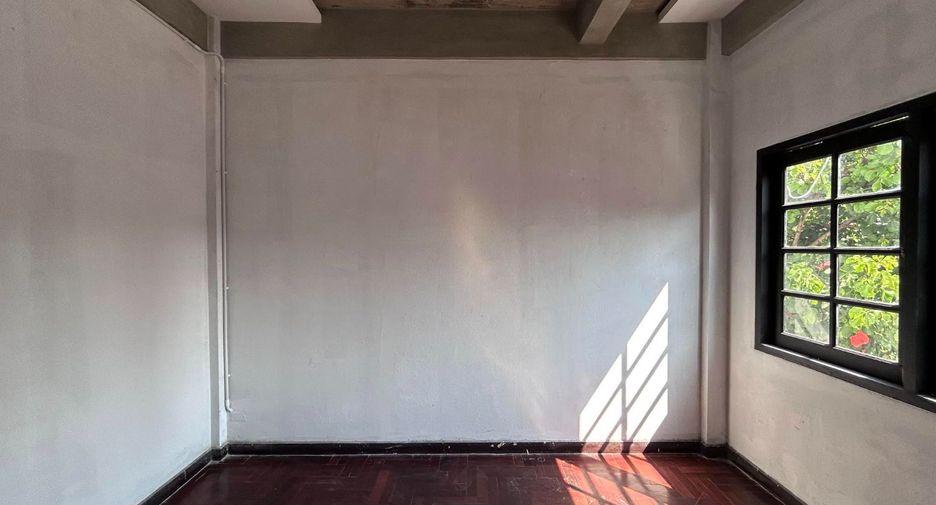 Gewerbefläche zur Miete und zum Kauf mit 5 Zimmer in Watthana, Bangkok