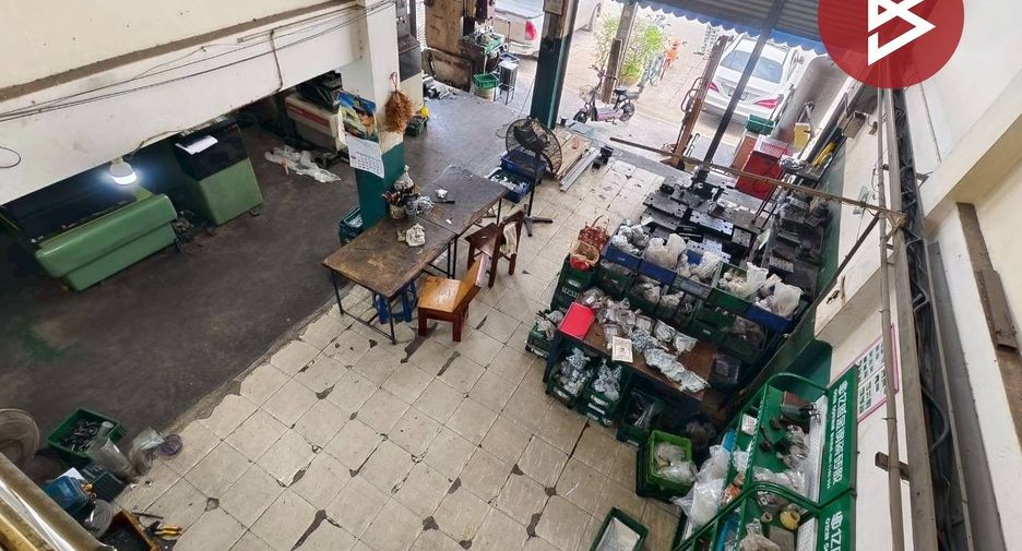 Продажа 4 спальни таунхаус в Mueang Samut Prakan, Самутпракан