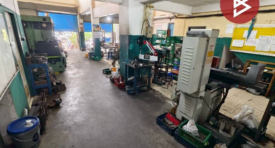 Продажа 4 спальни таунхаус в Mueang Samut Prakan, Самутпракан