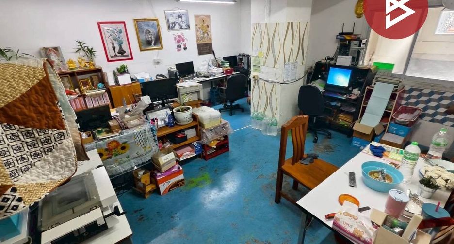 Продажа 4 спальни таунхаус в Mueang Samut Prakan, Самутпракан
