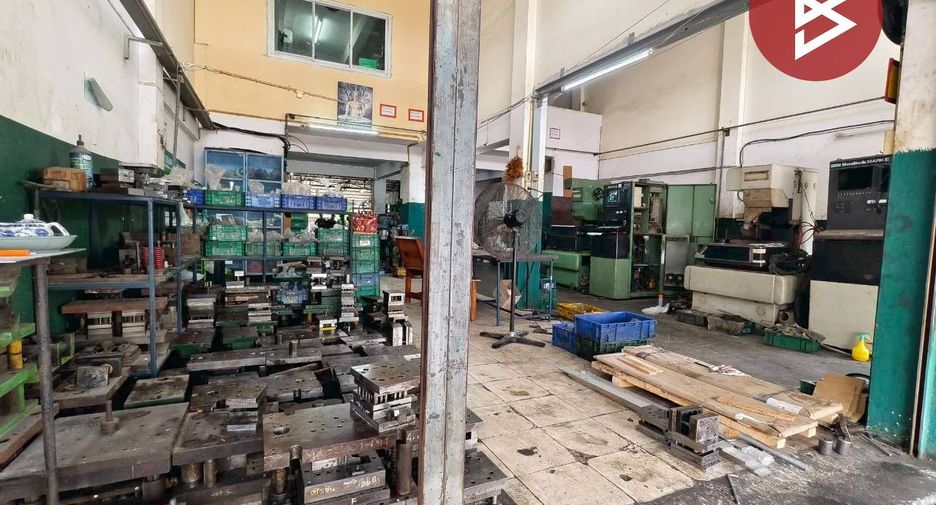 Продажа 4 спальни таунхаус в Mueang Samut Prakan, Самутпракан