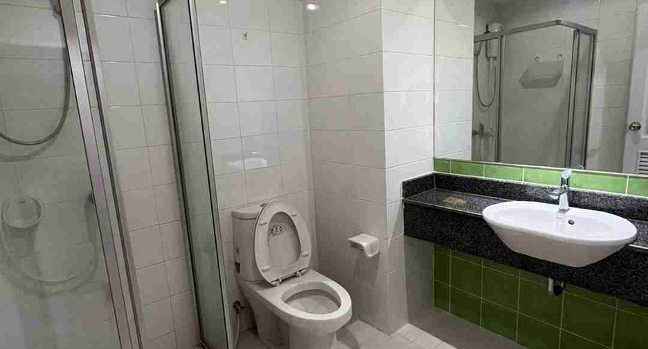 For sale 1 Beds condo in Phra Khanong, Bangkok