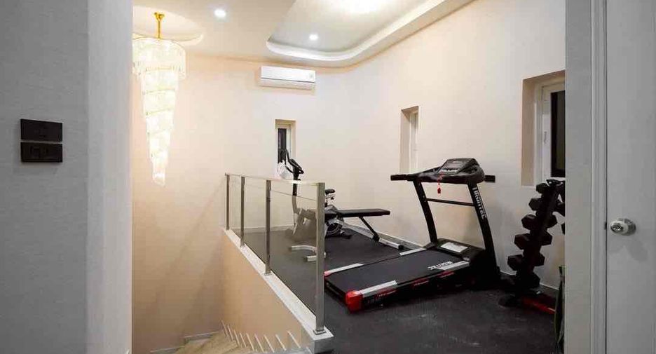 For rent 7 bedrooms villa in Jomtien, Pattaya
