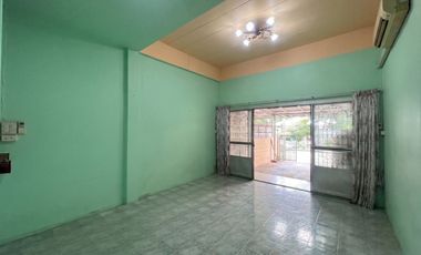 For sale 3 ベッドルーム townhouse in Saphan Sung, Bangkok