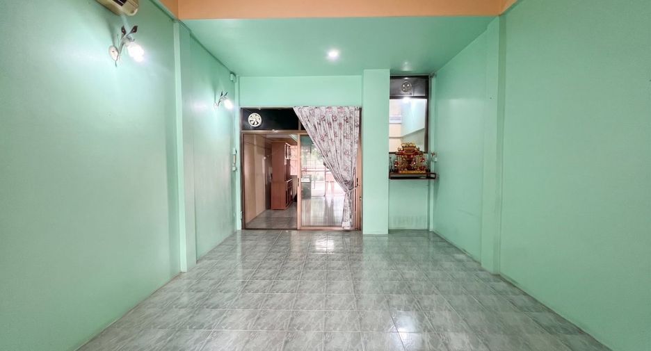 For sale 3 bedrooms townhouse in Saphan Sung, Bangkok