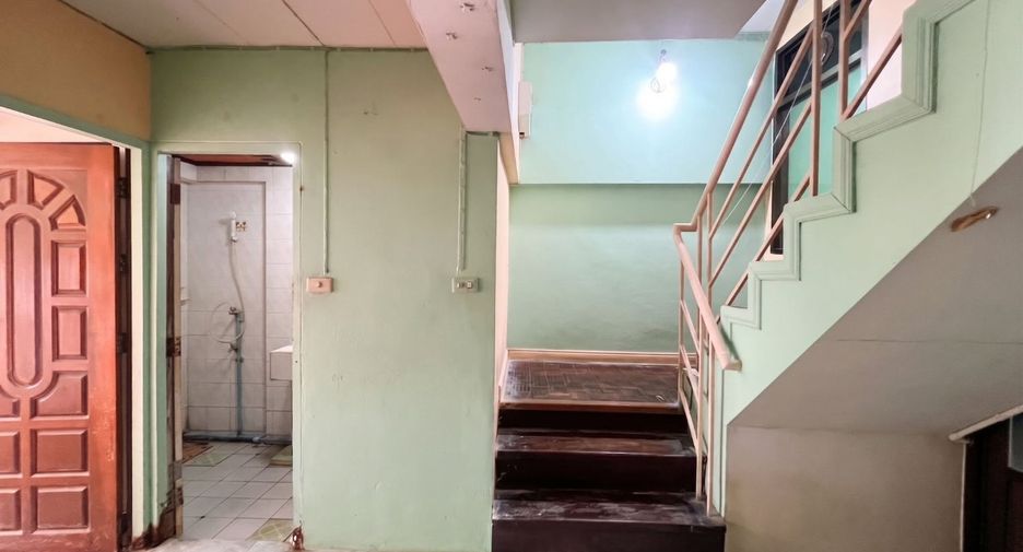 For sale 3 bedrooms townhouse in Saphan Sung, Bangkok