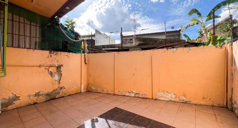 For sale 3 bedrooms townhouse in Saphan Sung, Bangkok