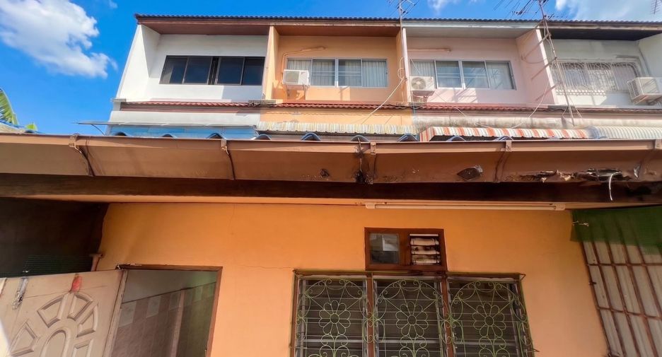 For sale 3 bedrooms townhouse in Saphan Sung, Bangkok