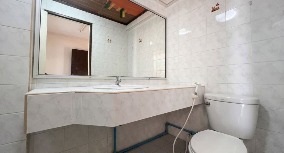 For sale 3 bedrooms townhouse in Saphan Sung, Bangkok