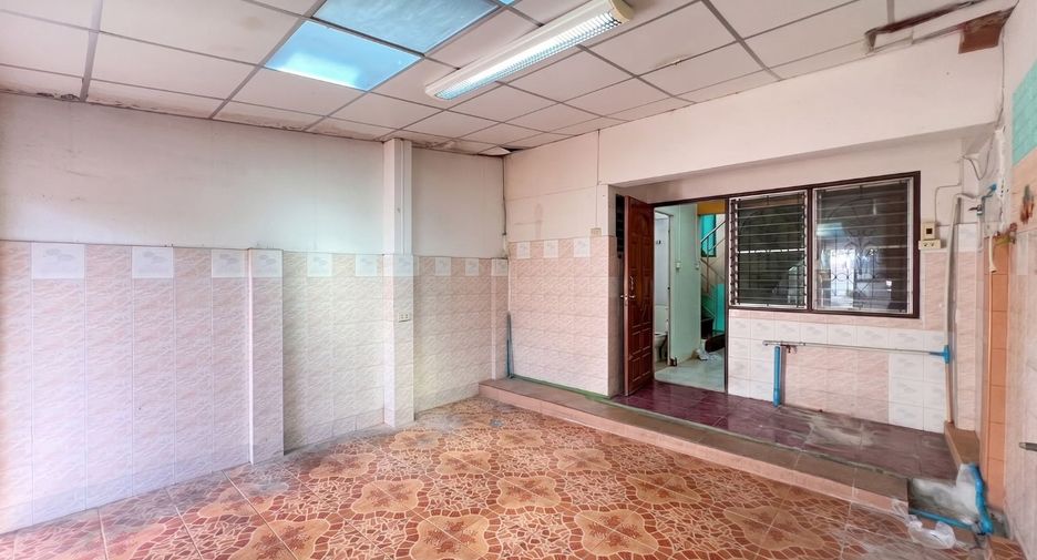 For sale 3 bedrooms townhouse in Saphan Sung, Bangkok