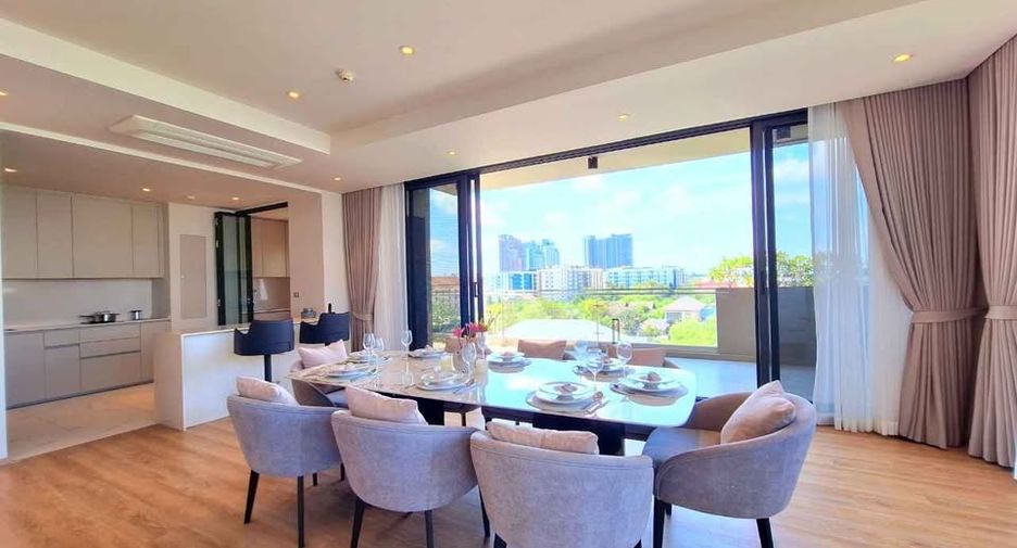 For rent 3 bedrooms condo in Mueang Samut Prakan, Samut Prakan