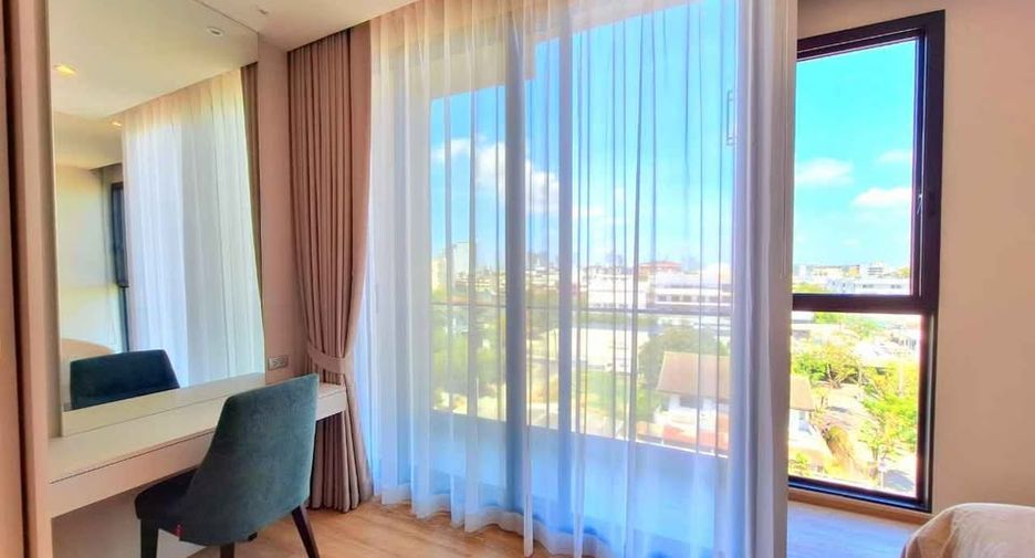 For rent 3 bedrooms condo in Mueang Samut Prakan, Samut Prakan