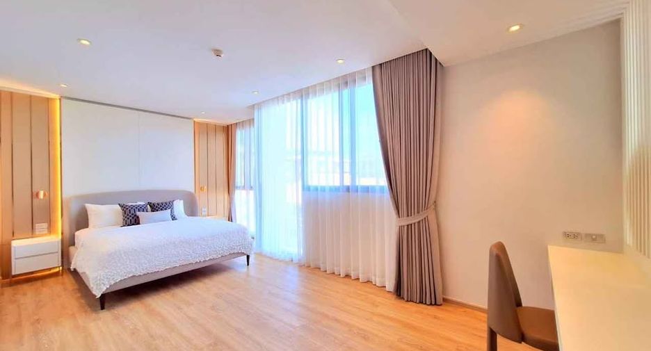 For rent 3 bedrooms condo in Mueang Samut Prakan, Samut Prakan