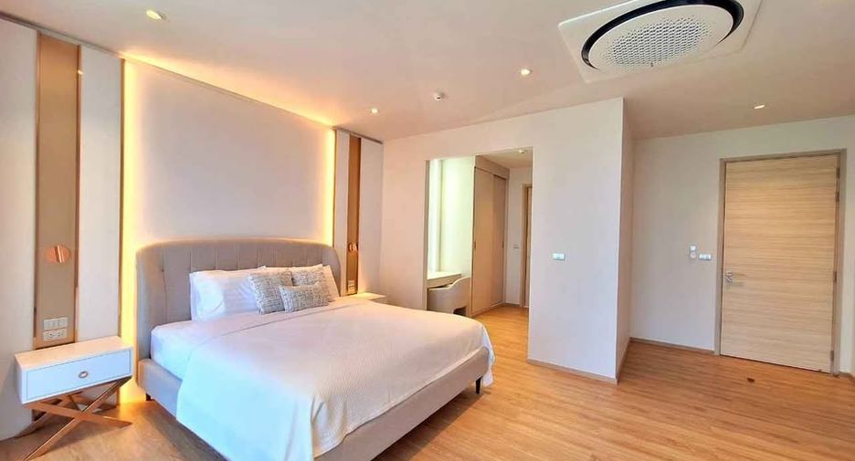 For rent 3 bedrooms condo in Mueang Samut Prakan, Samut Prakan