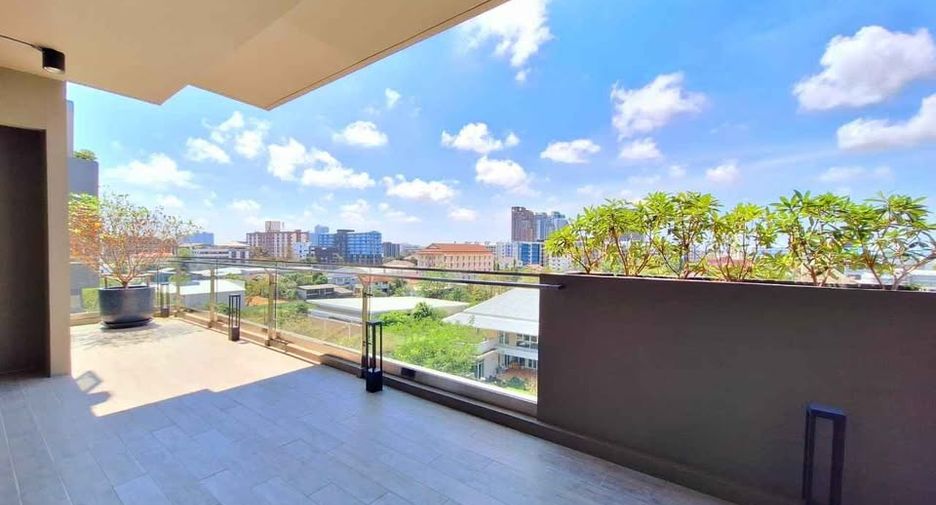 For rent 3 bedrooms condo in Mueang Samut Prakan, Samut Prakan