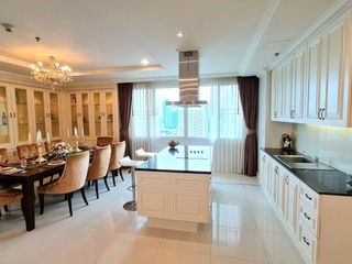 For rent 4 bedrooms condo in Watthana, Bangkok
