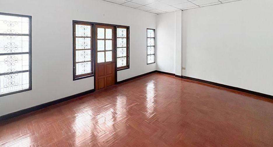 For sale 3 ベッドルーム townhouse in Mueang Nonthaburi, Nonthaburi