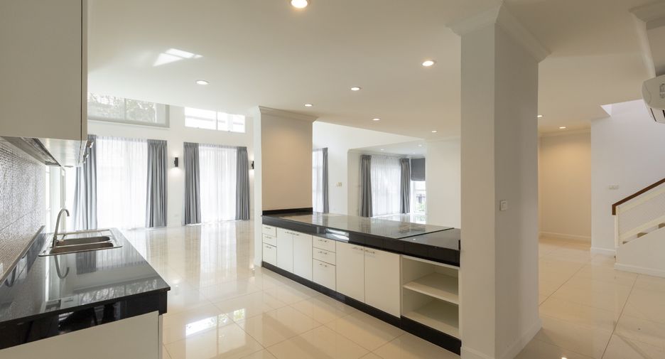 À vendre 4 chambres maison à Mueang Chiang Mai, Chiang Mai