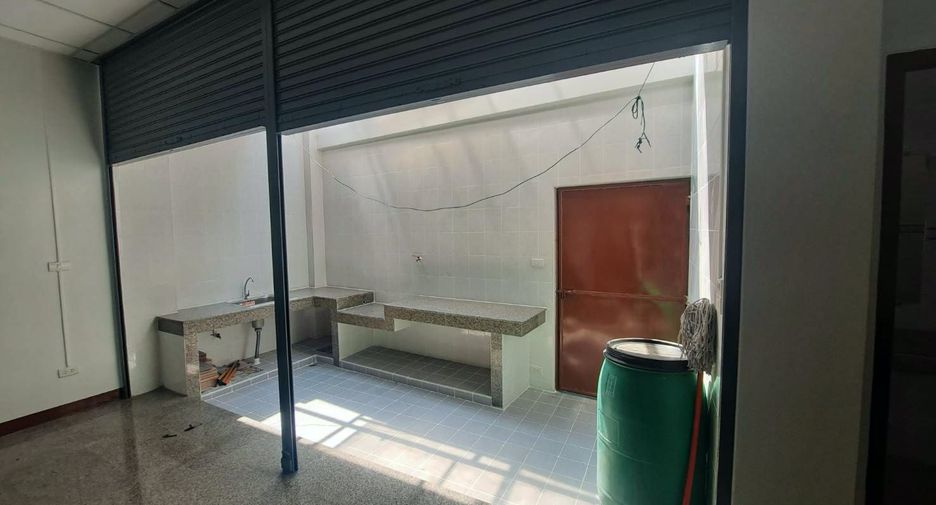 Haus zum Kauf mit 3 Zimmer in Phra Khanong, Bangkok