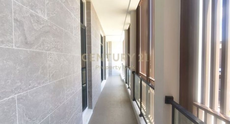 For sale 5 bedrooms house in Khlong Sam Wa, Bangkok