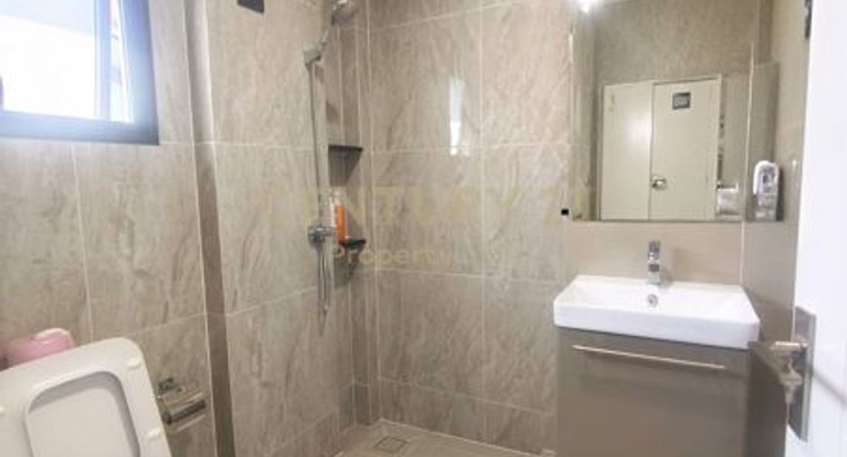 For sale 5 bedrooms house in Khlong Sam Wa, Bangkok