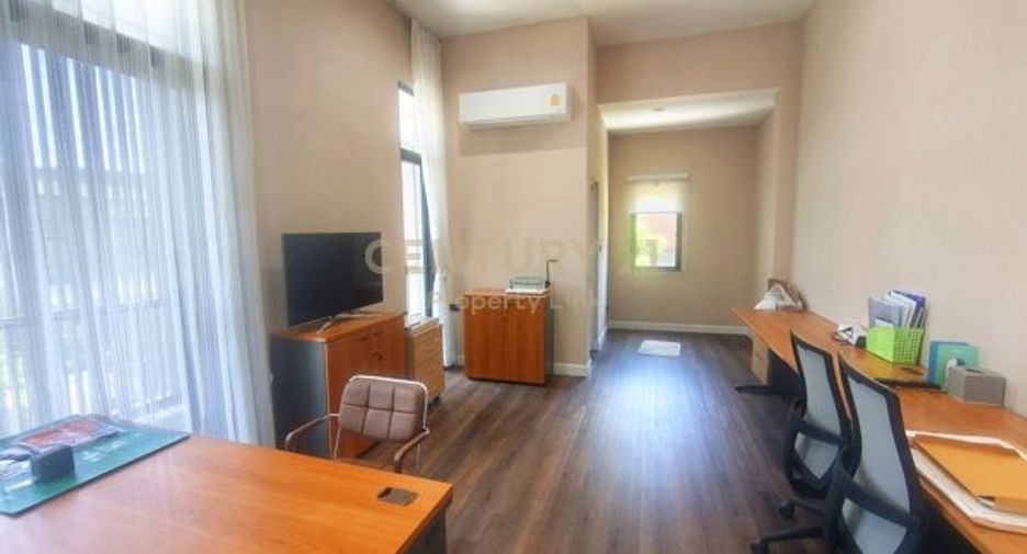 For sale 5 bedrooms house in Khlong Sam Wa, Bangkok
