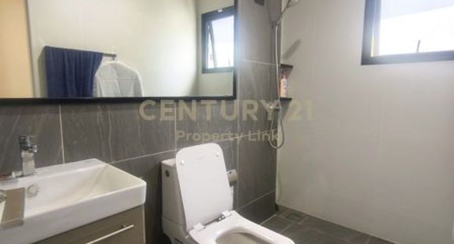 For sale 5 bedrooms house in Khlong Sam Wa, Bangkok