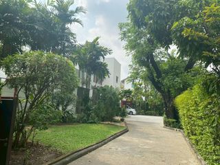 Condo en alquiler de 3 habitaciones en Watthana, Bangkok