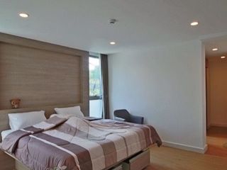 For rent 3 bedrooms apartment in Watthana, Bangkok