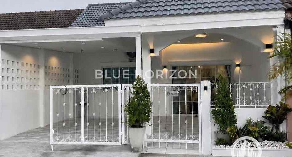 For sale 2 bedrooms townhouse in East Pattaya, Pattaya