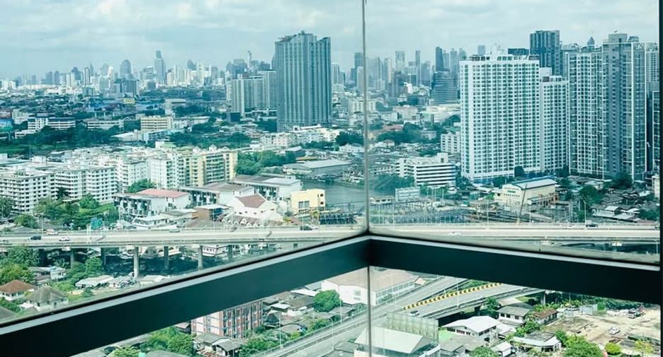 For rent 2 bedrooms condo in Phra Khanong, Bangkok